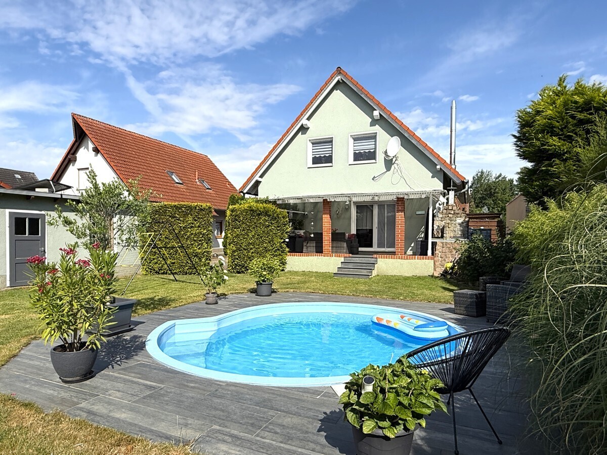 Objektrückseite und Gartengrundstück