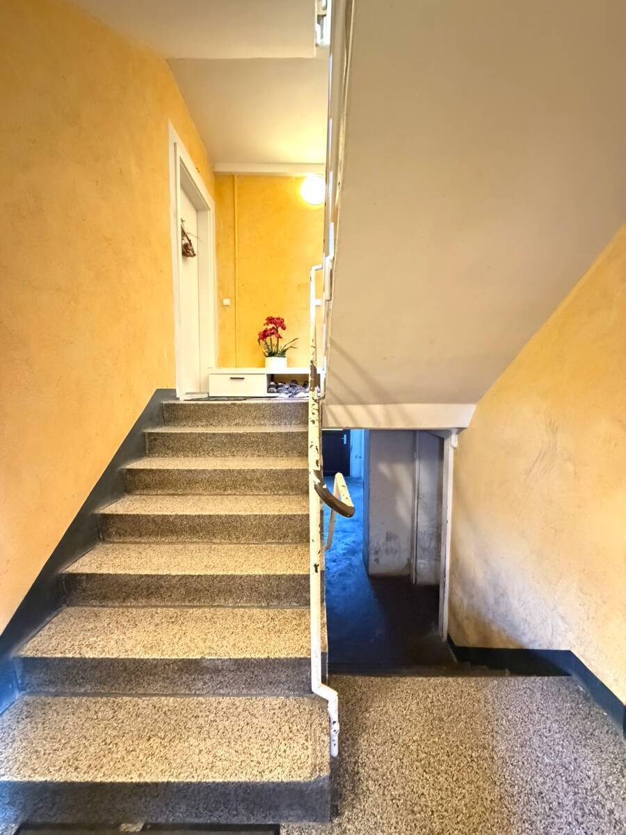 Treppenhaus EG - Bahnhofstraße 12