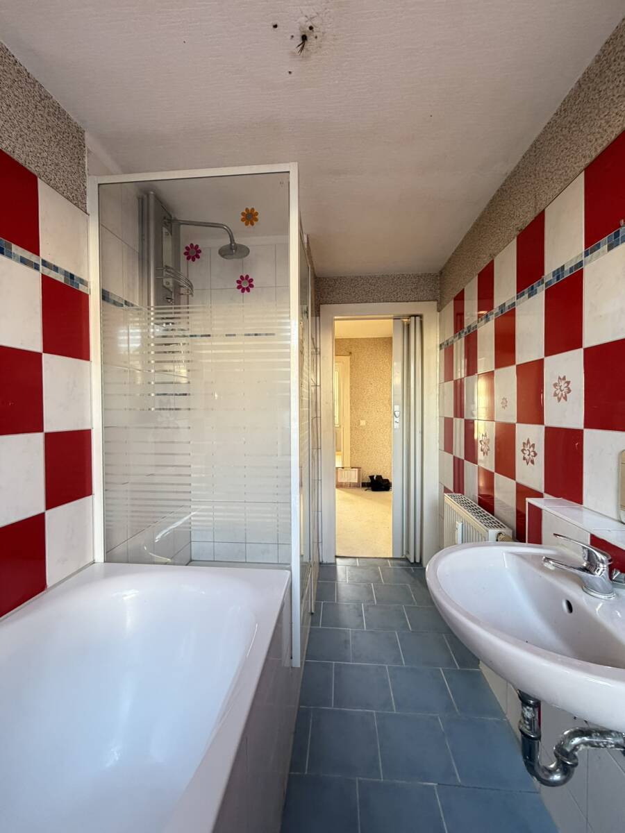 Bad - Bahnhofstraße 12, 2. OG links