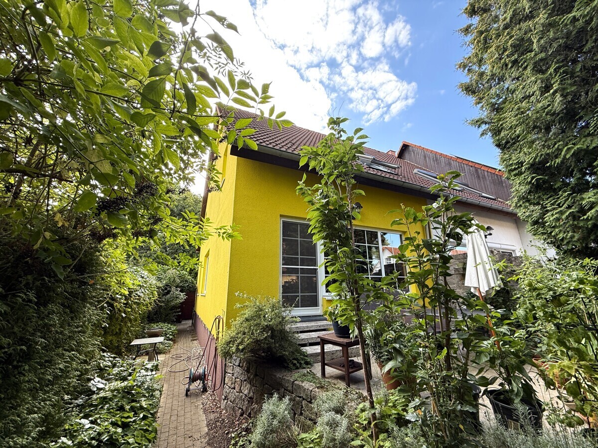 Objektrückseite mit Terrasse