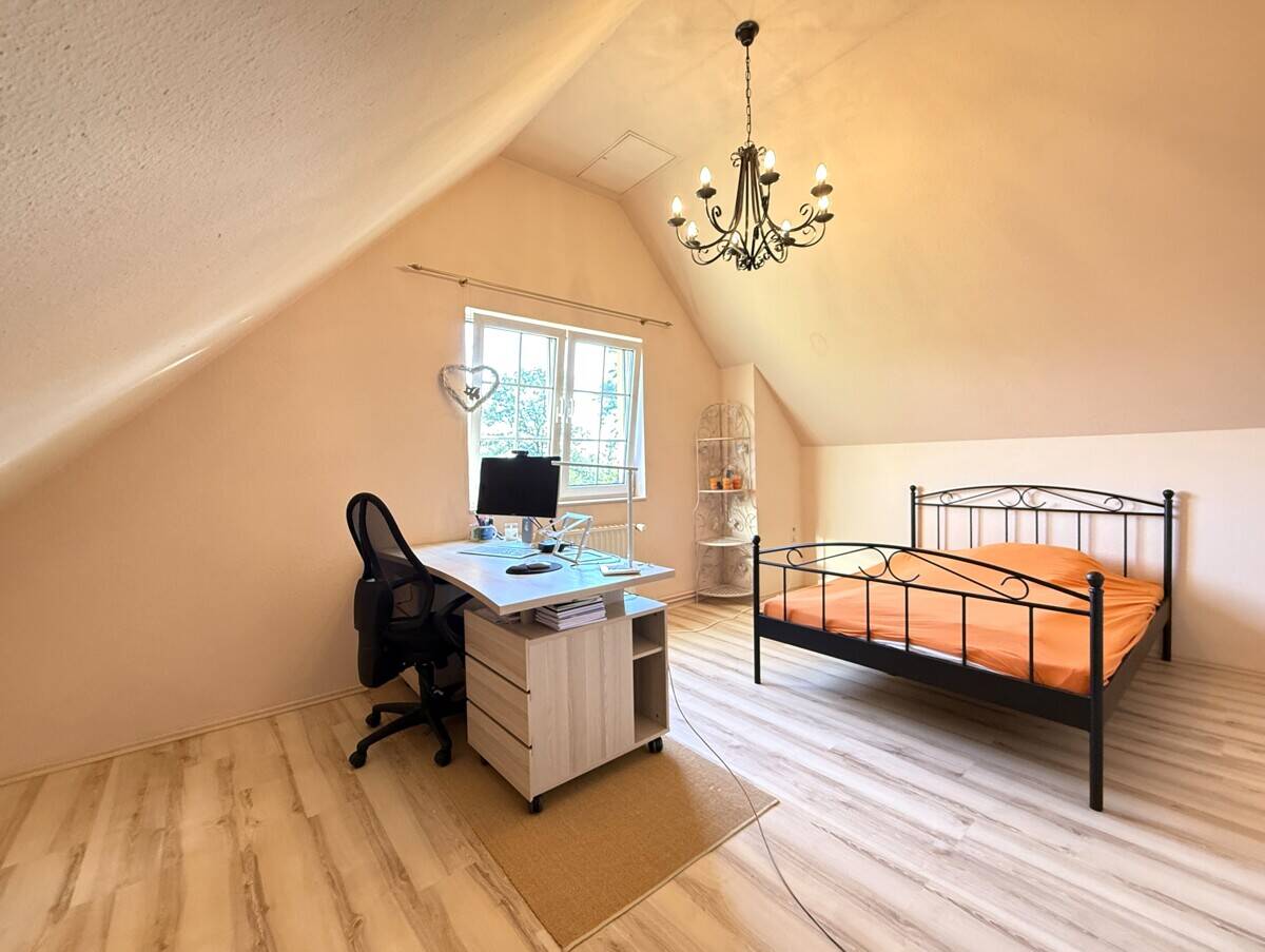 Spitzboden (Büro und Gäste)