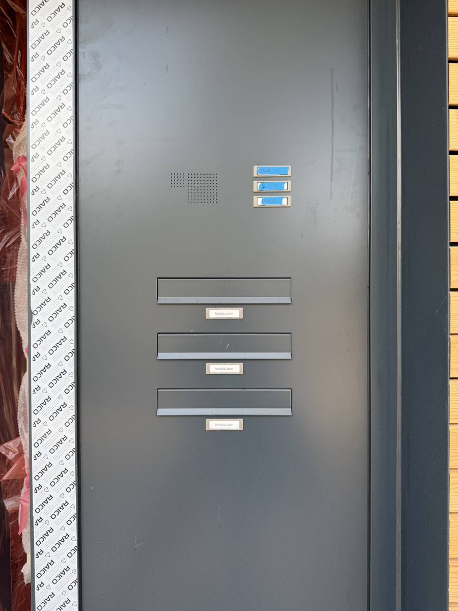 Briefkastenanlage - Fertigstellung