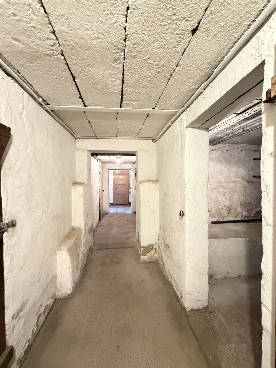 Kellergang Eingang 10a
