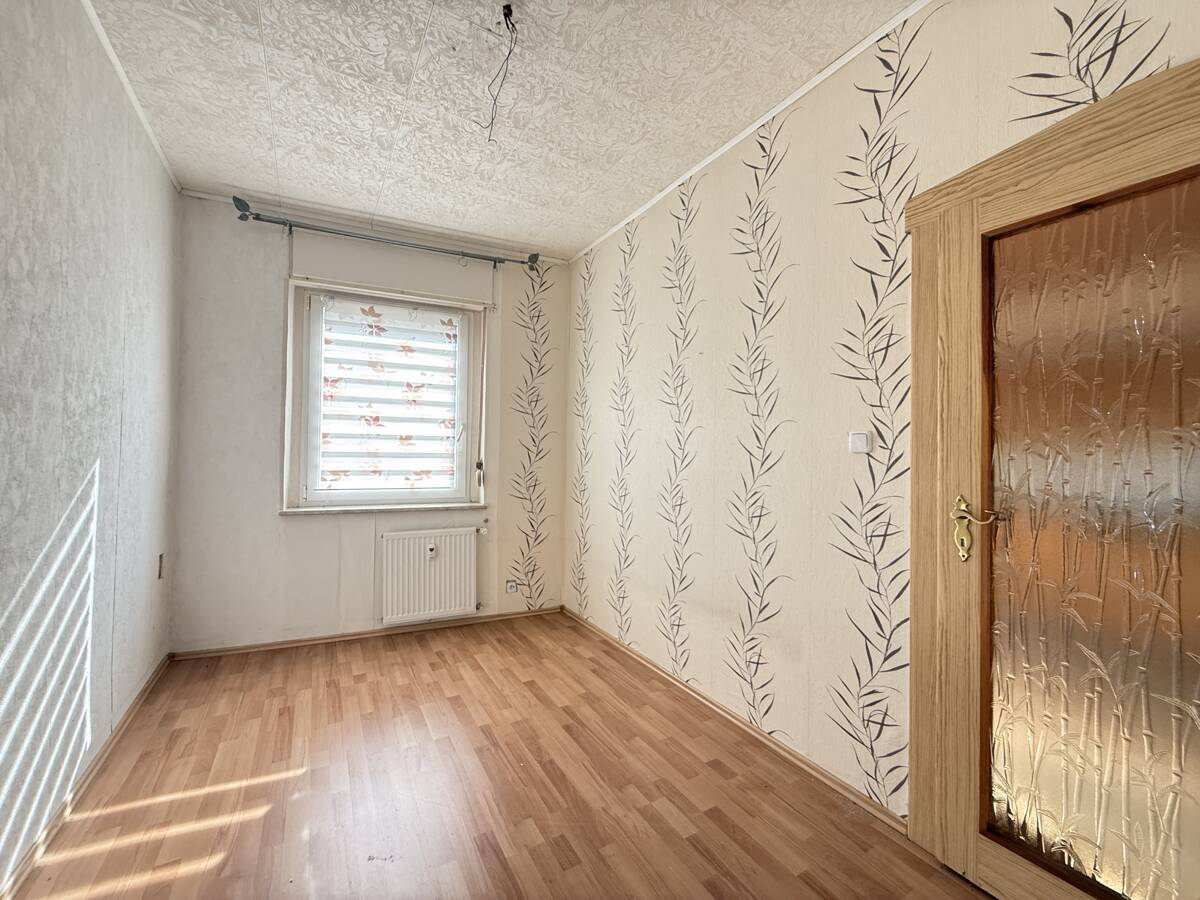 einladendes helles Schlafzimmer im Obergeschoss