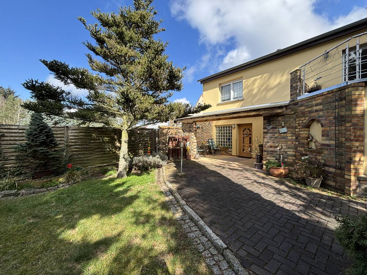 Objektansicht und Gartengrundstück