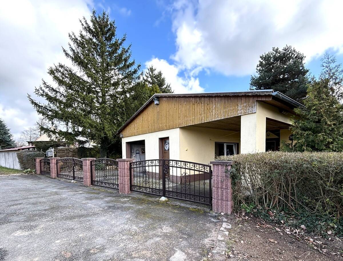 Garage mit Abstellräumen