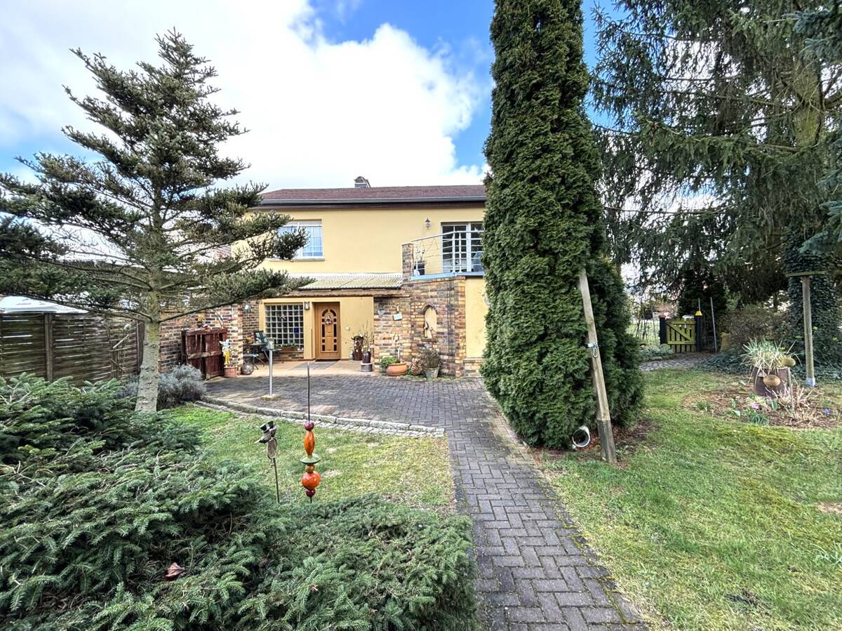Objektansicht und Gartengrundstück 