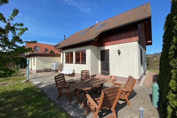 Objektrückseite mit Terrasse