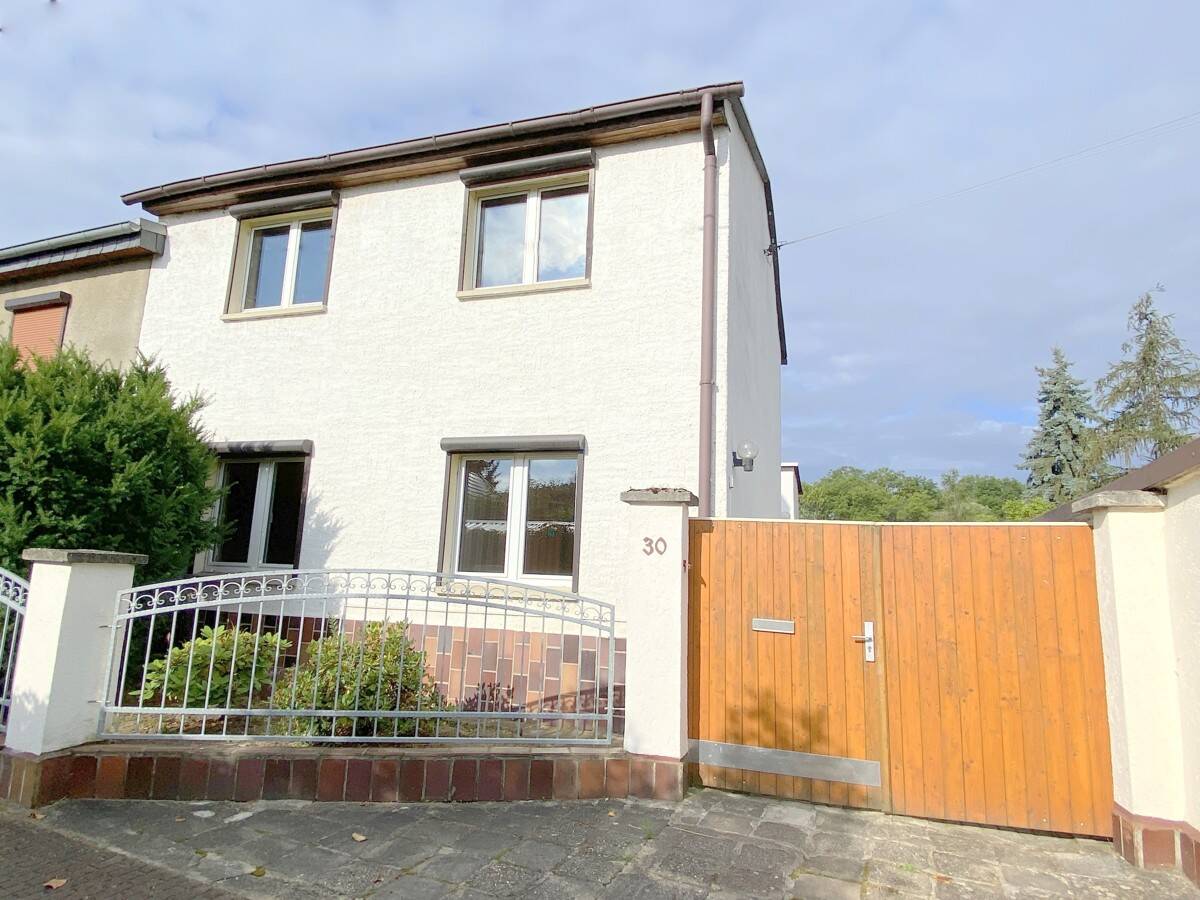 Straßenansicht Haupthaus