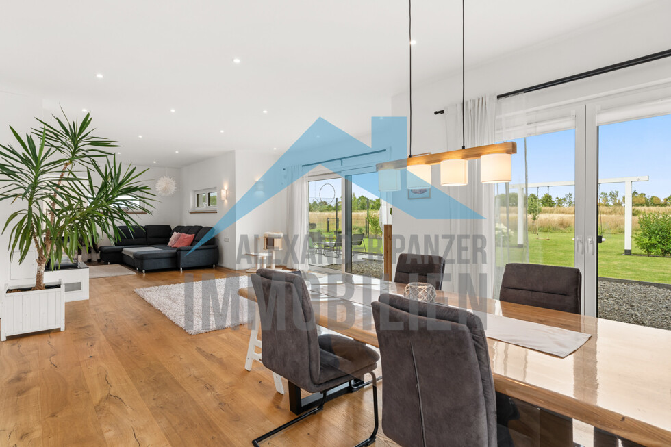 offener Wohn- & Essbereich