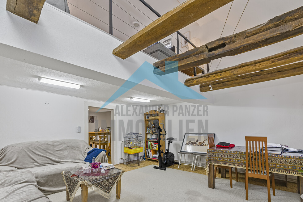 Wohnzimmer Wohnung rechts