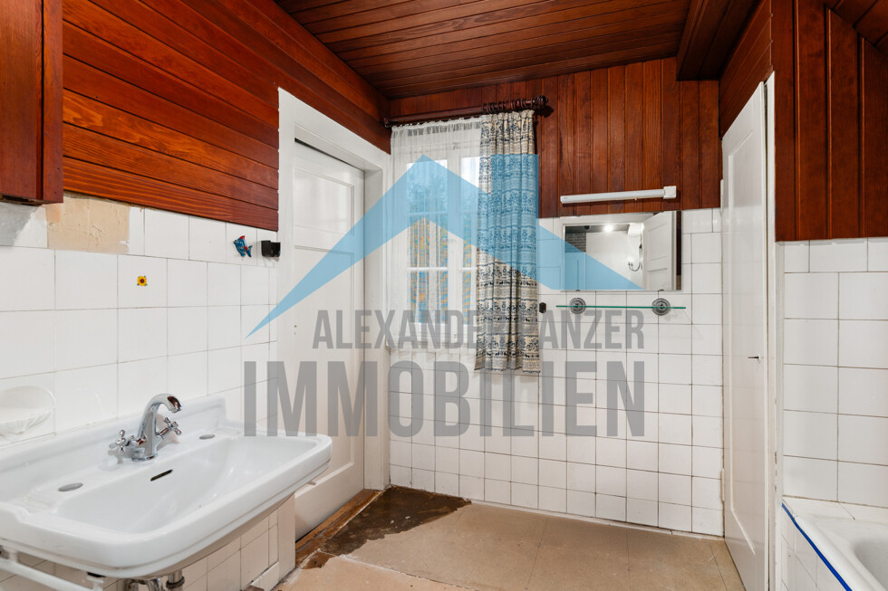 Dachgeschoss - Badezimmer