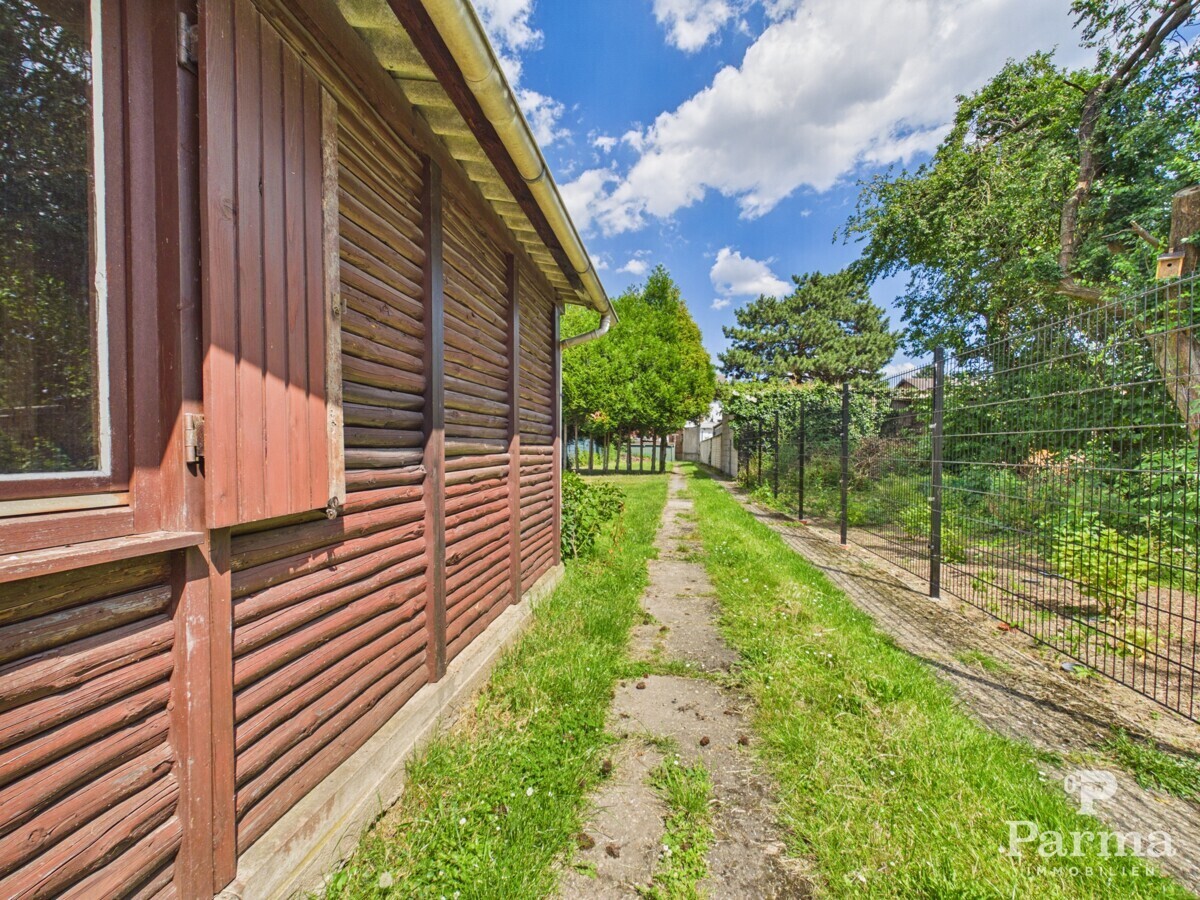 Grundstück neben dem Gartenhaus