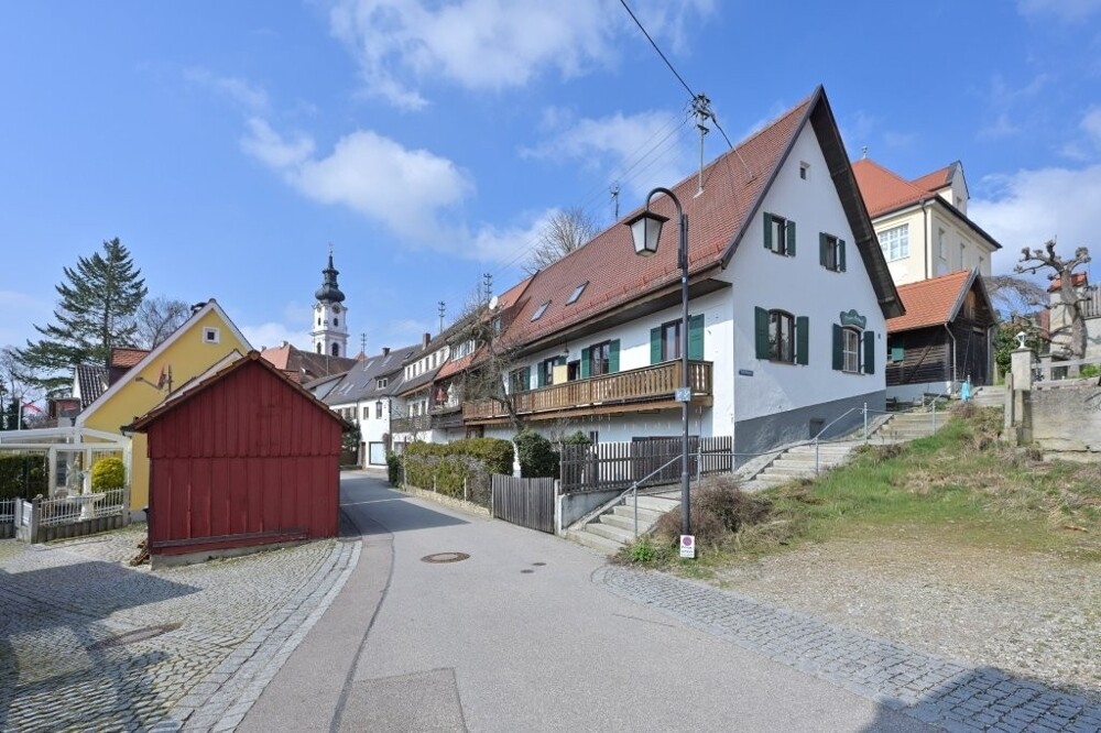 Gebäude mit Blick Kirche