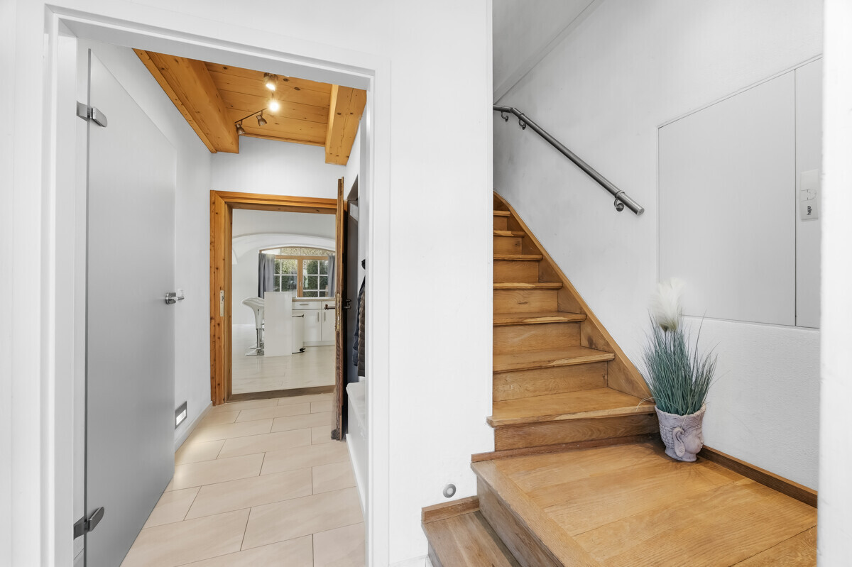 Wohnungseingang und Treppenhaus