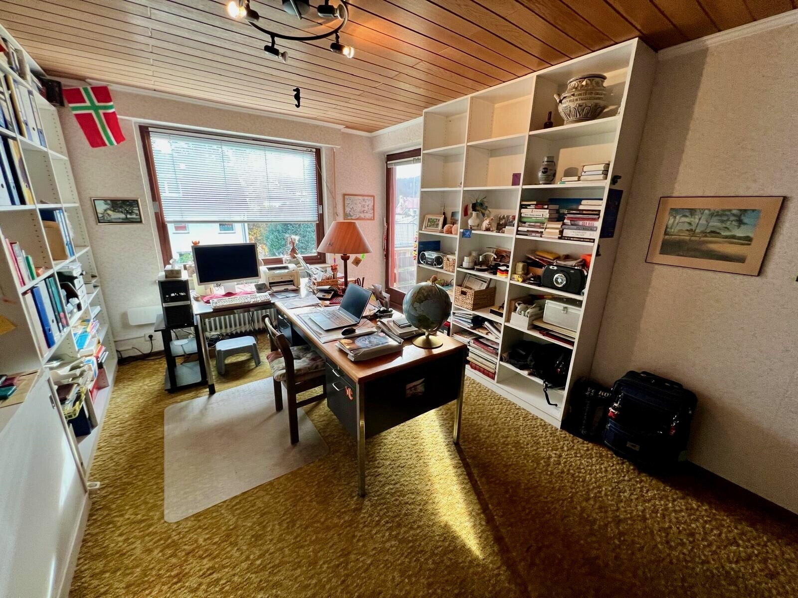 Büro EG