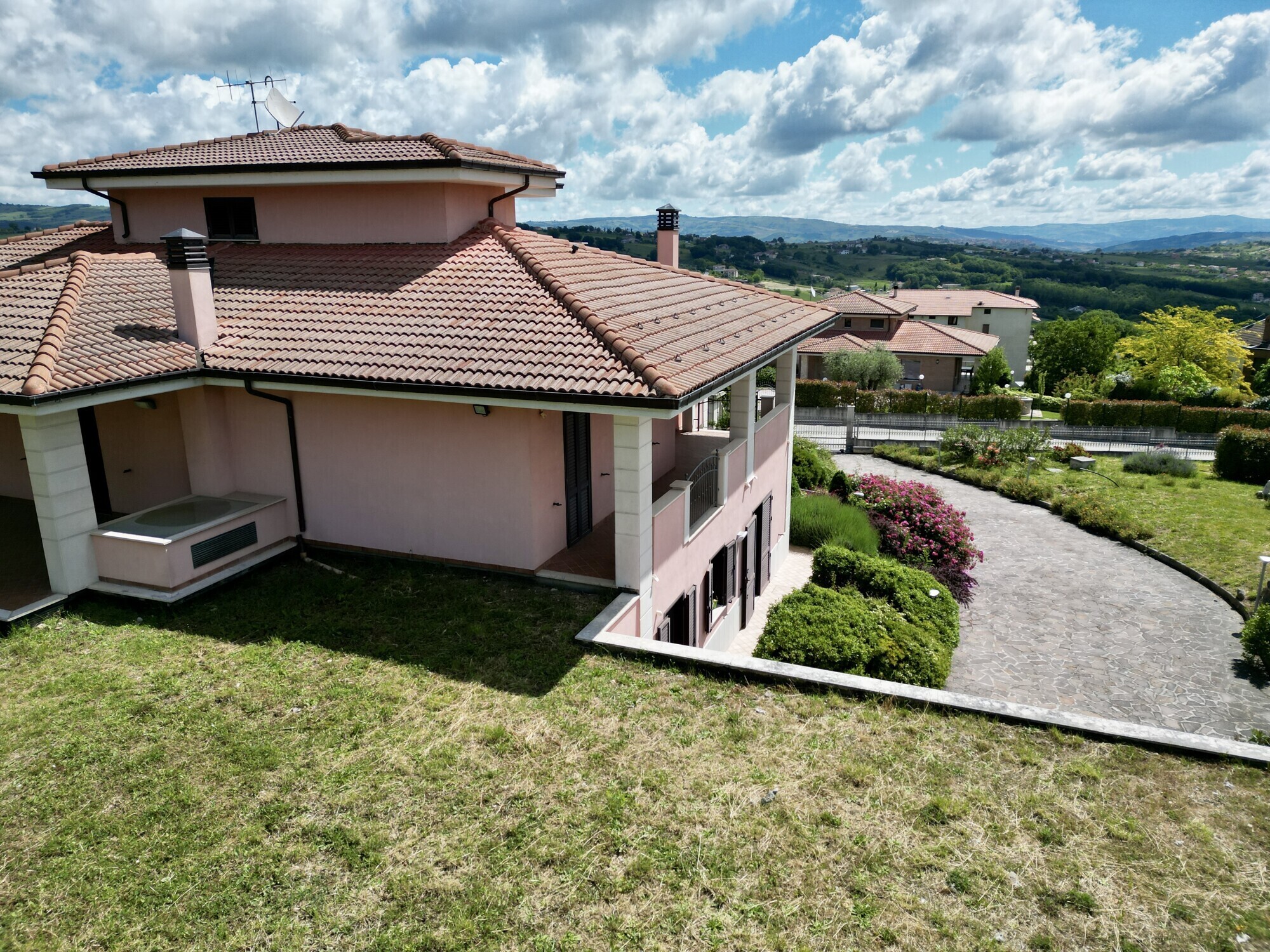dji_fly_20250521_173040_718_1749121734676_photo