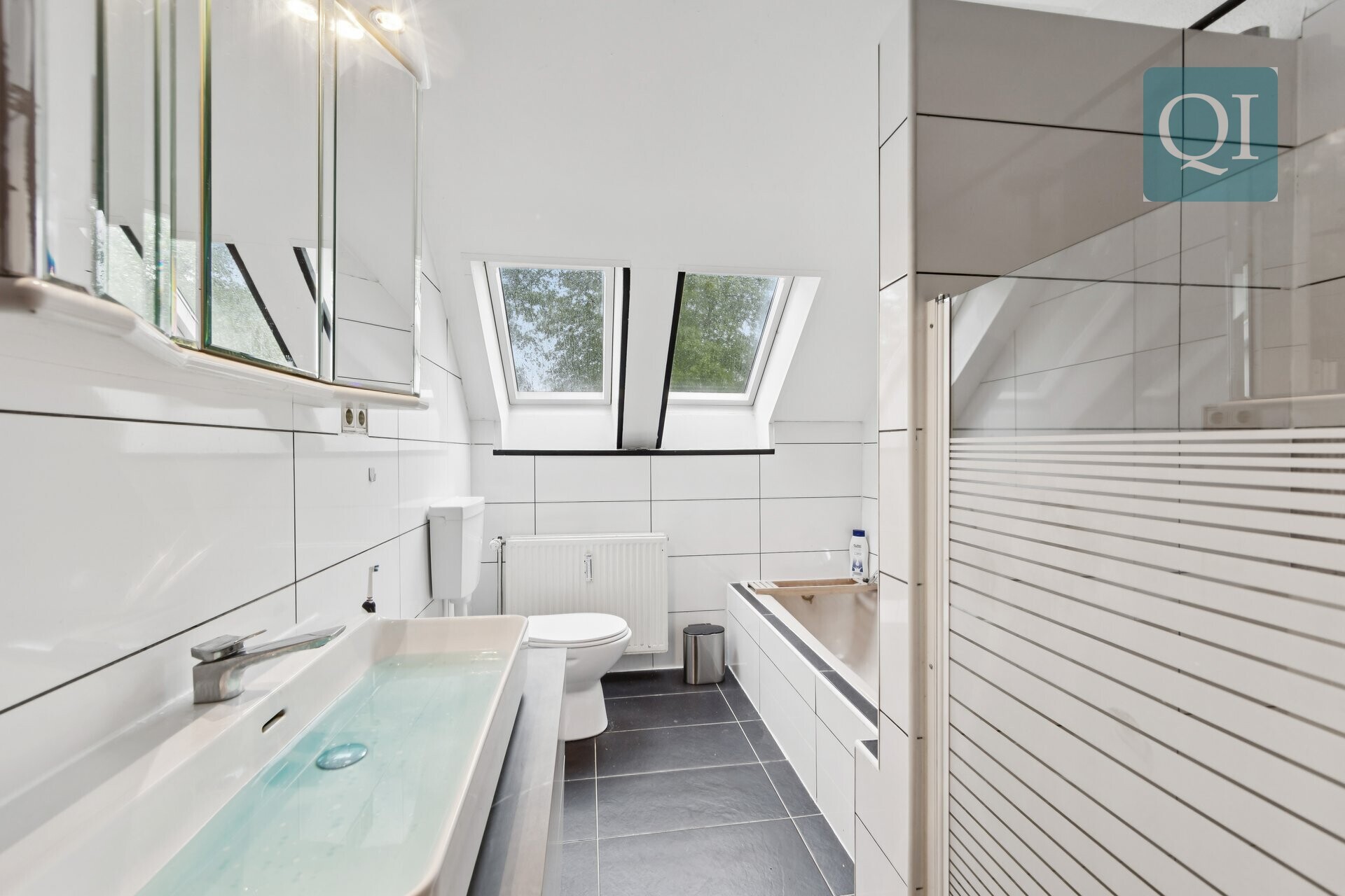 QI-6908 OG Badezimmer