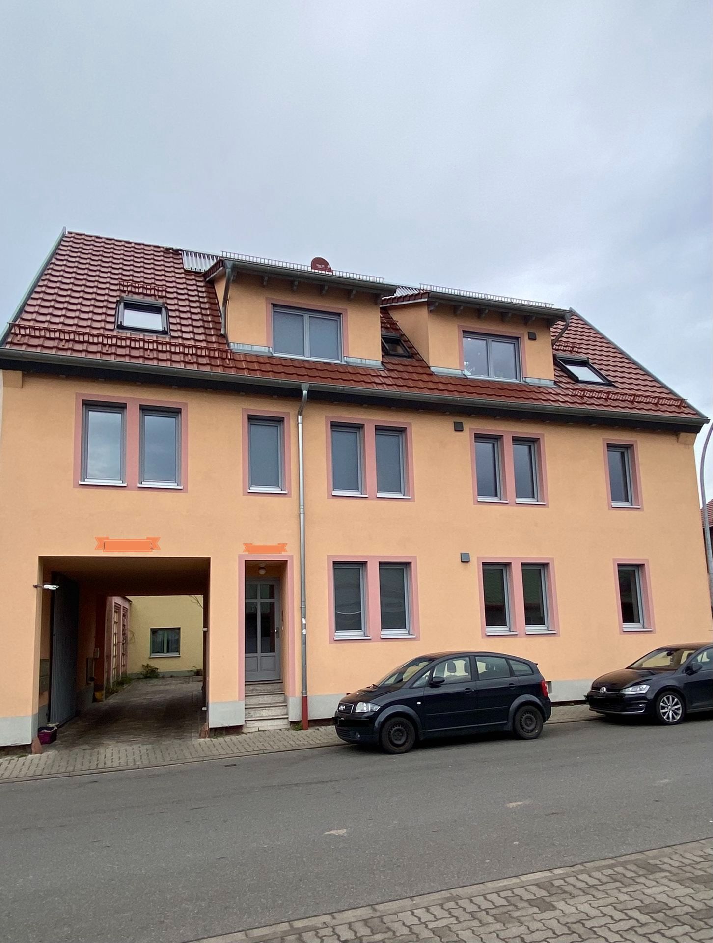 Haus Straßenseite komplett