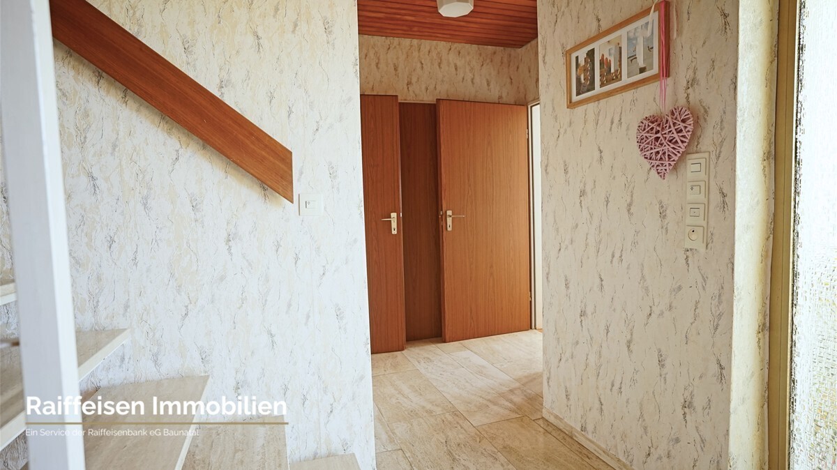 RAIBA IMMO - Wohnen am Sonnenhang 1 - Flur 2