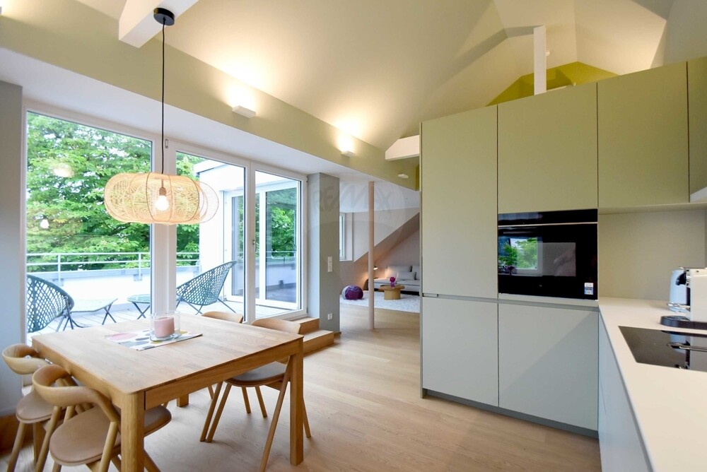 Küche, Balkon, Wohnzimmer