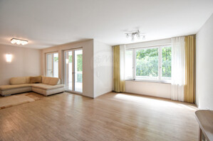 Essbereich / Wohnzimmer / Balkon