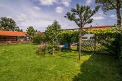 Gartenansicht zum Carport