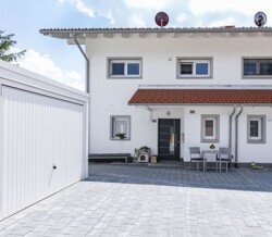 Garage und Haus Nordseite_3848