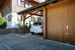 Garage/Carport