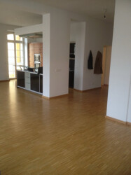 Blick auf Küche und Balkon