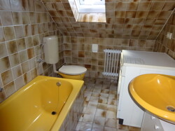  Badezimmer kleine Wohnung DG