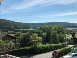 i28