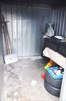 Abstellraum auf dem Grundstück
