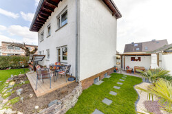 Terrasse und Rückansicht