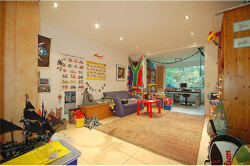 Großes Kinderzimmer