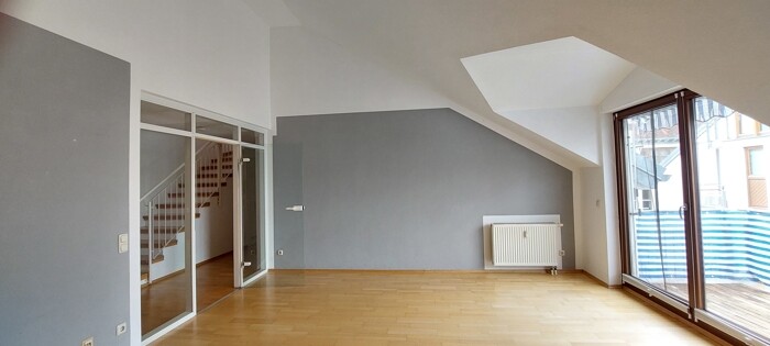 Wohnzimmer und Balkon