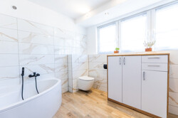 Badewanne_Vorderhaus_OG