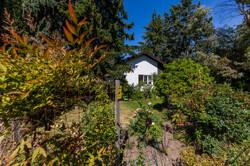 Vorderansicht mit Garten