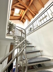 Edelstahltreppe zum DG