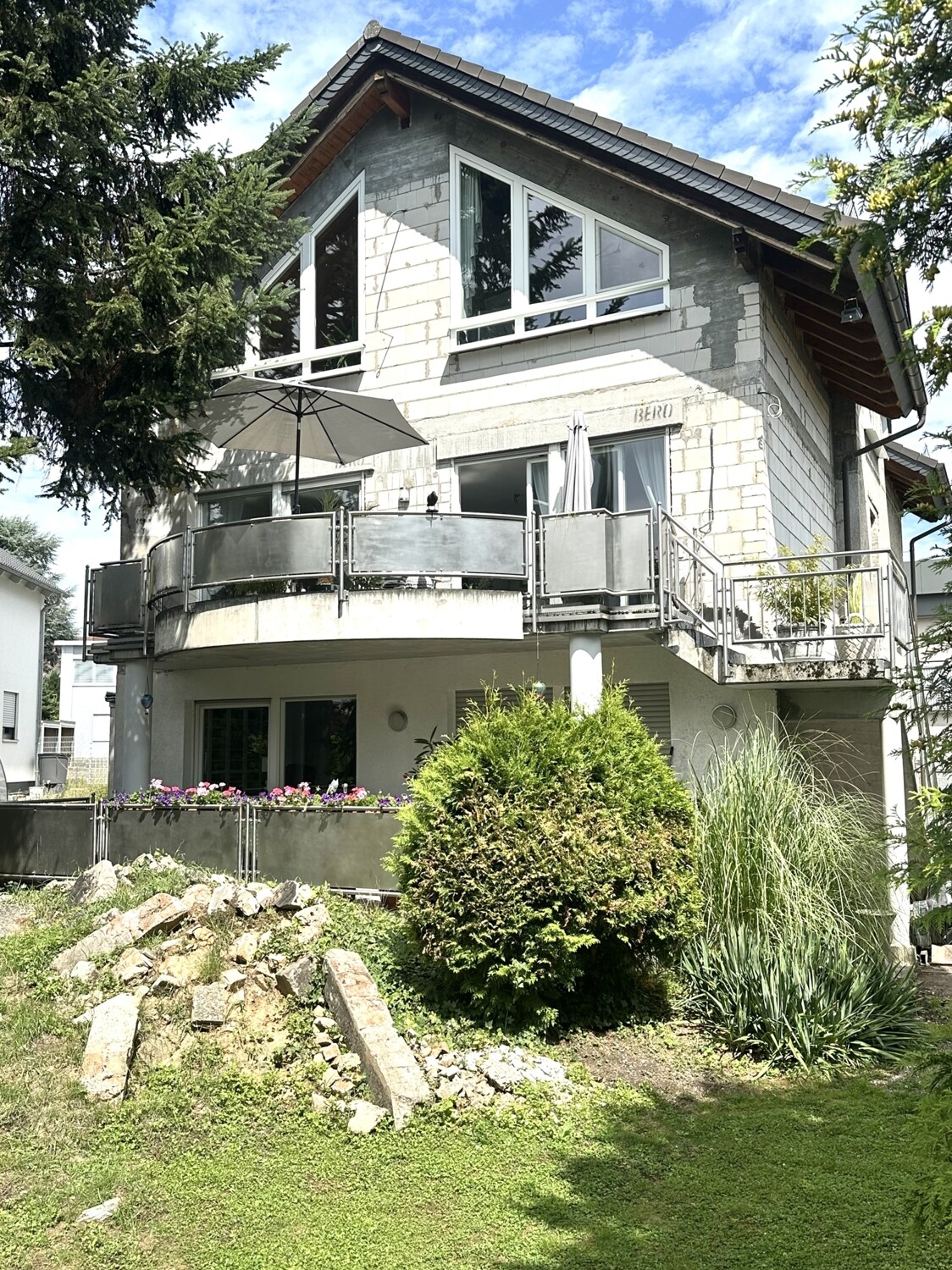 Gartenseite mit Anbau