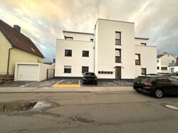 Hausansicht + Stellplatz 1