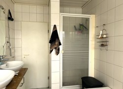 2. Wohnung Badezimmer