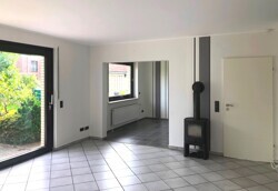 Wohnzimmer mit Kamin