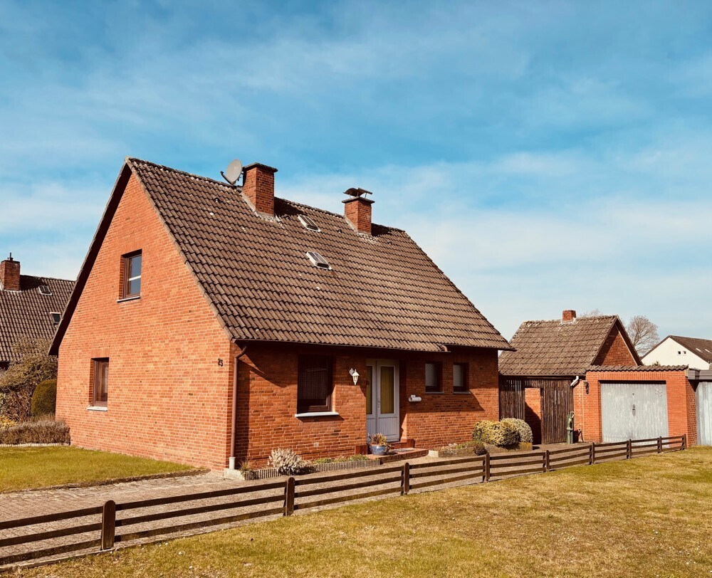 Haus mit Auffahrt