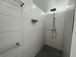 OG l Badezimmer