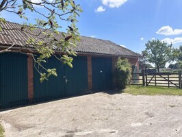 Offenstall/Garage