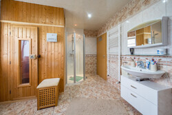 OG l 2. Badezimmer