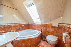 OG l 1. Badezimmer 