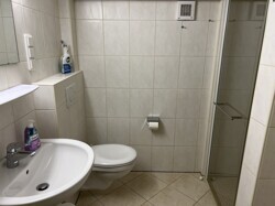 Bad Keller EG rechts Dusche