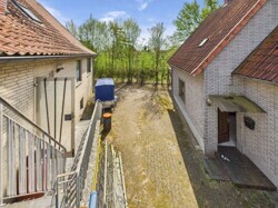Hof zwischen Vorder- und Hinterhaus